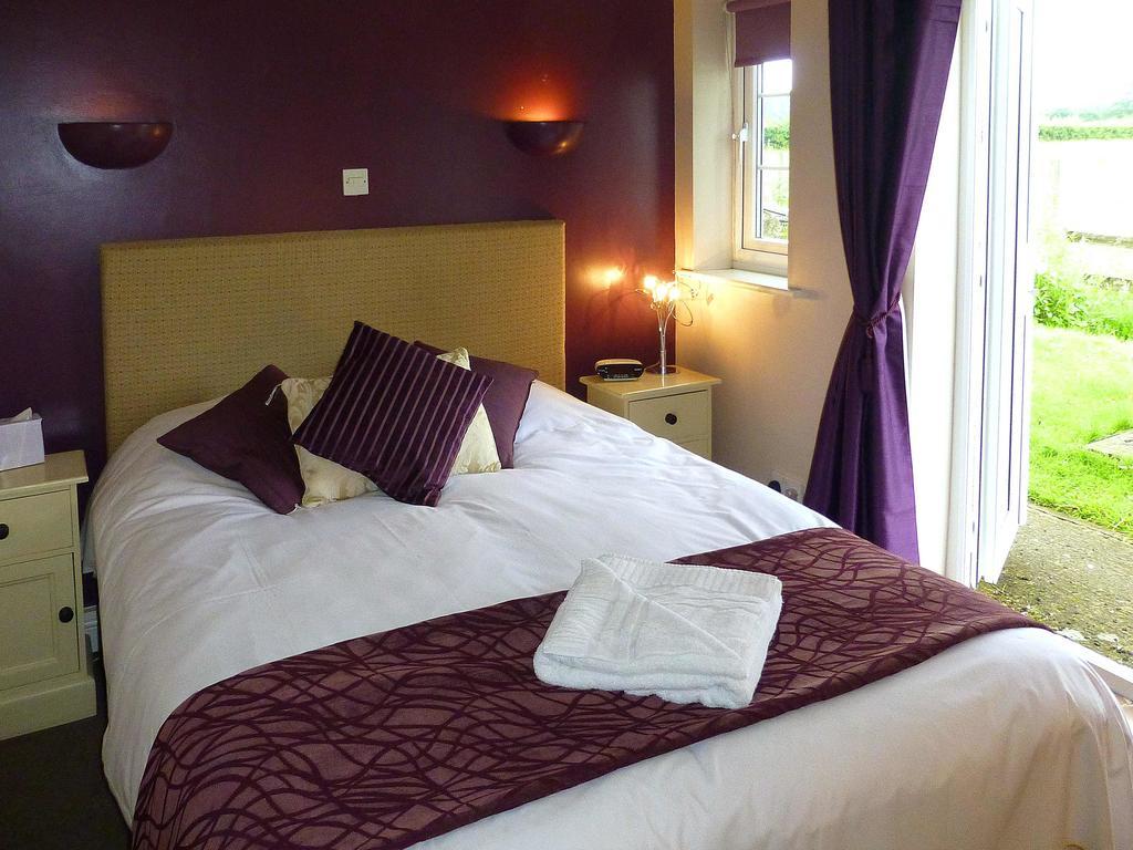 The Peacock Country Inn Chinnor Bagian luar foto